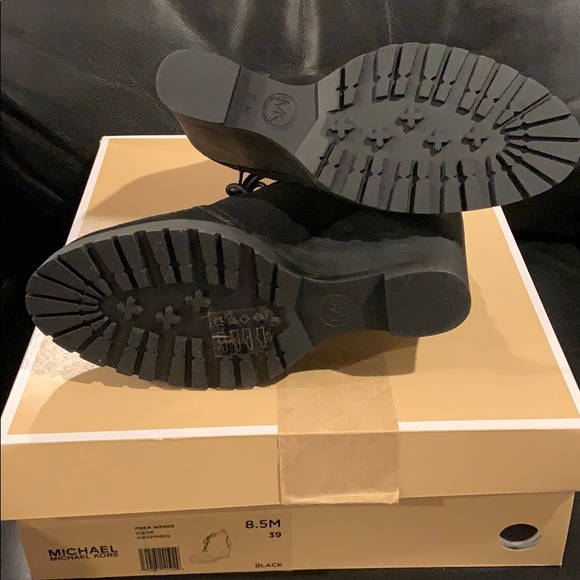 Authentic Michael Kors wedges - Picture 4 of 5